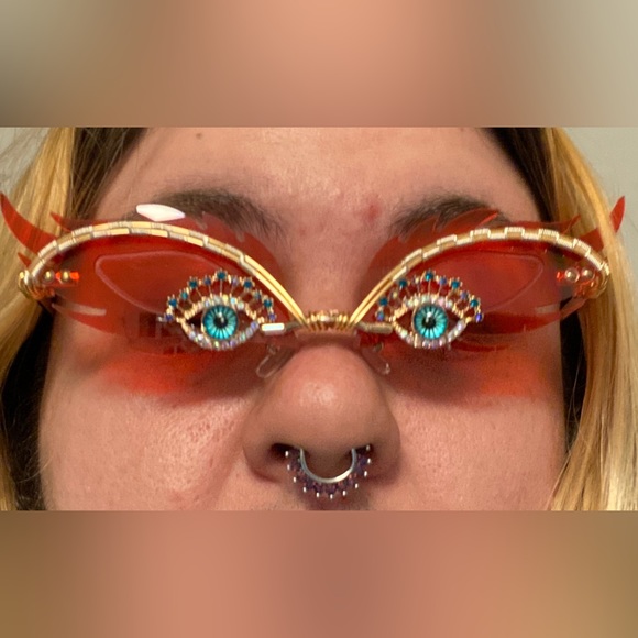 Meet your Posher, Angel Ash - Picture 2 of 5